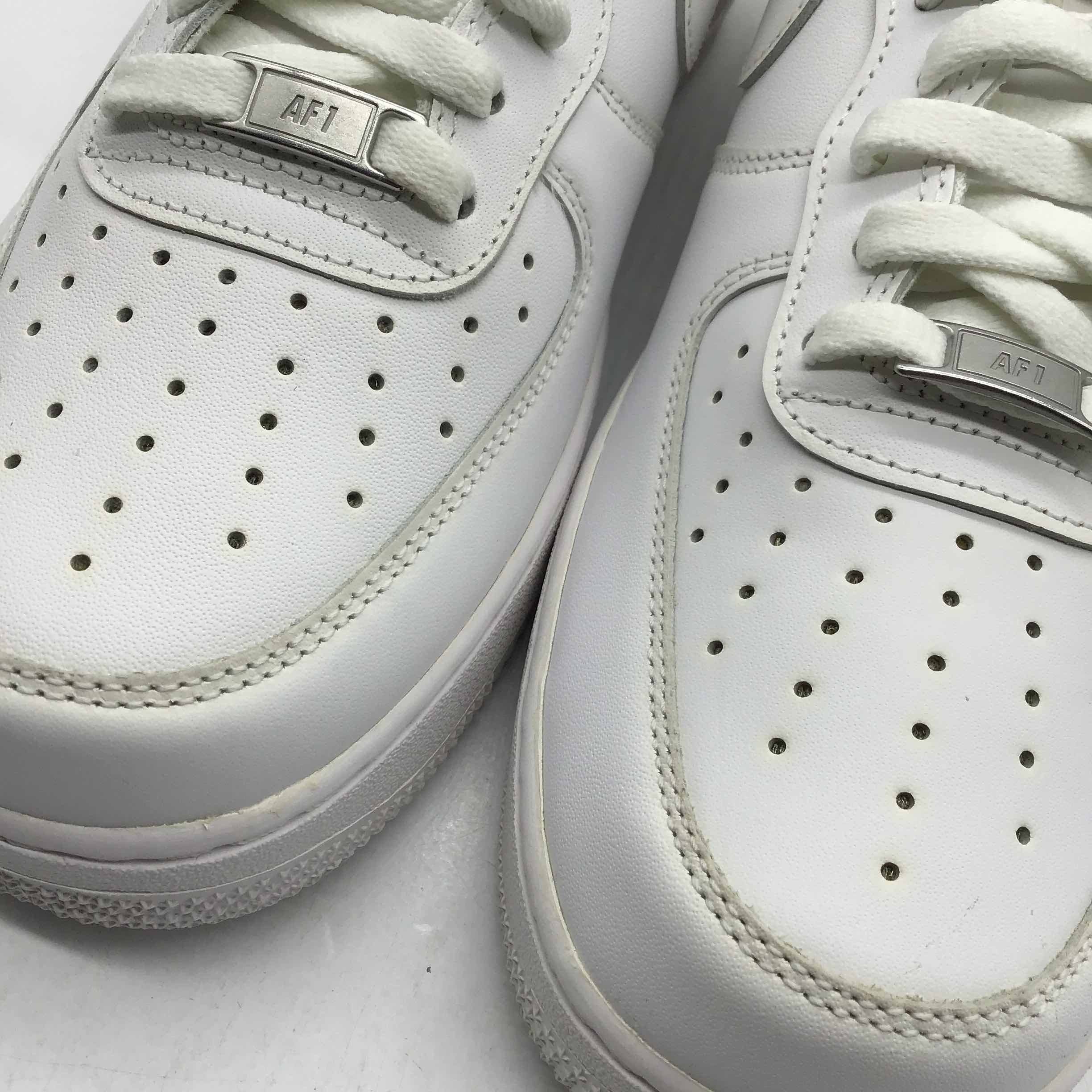 1.1 NIKE Air Force One