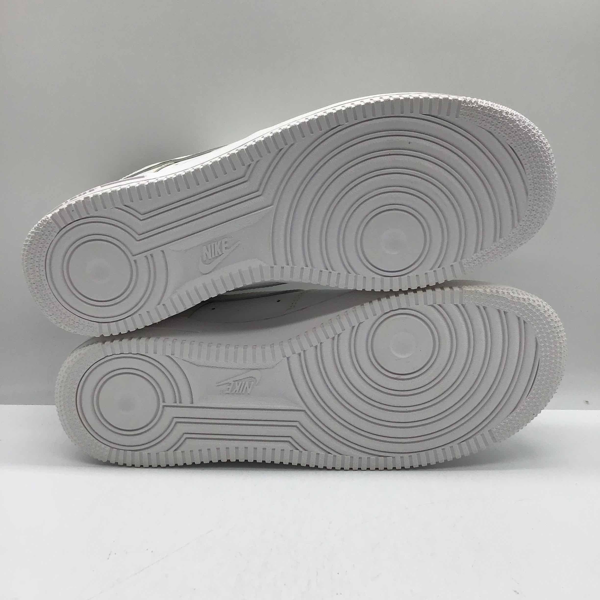 1.1 NIKE Air Force One